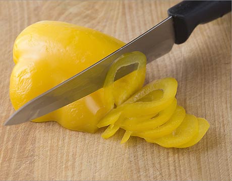Наточенный нож - хороший помощник на кухне