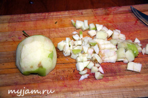 Яблоко в салат с селёдкой